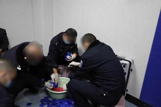 曲靖破获一起特大贩卖毒品案m6米乐注册3447kg！(图11)